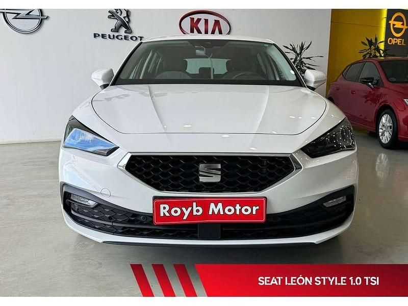 Usado Seat Leon Style 110 CV (80 kW) 2024 Blanco Utilitario