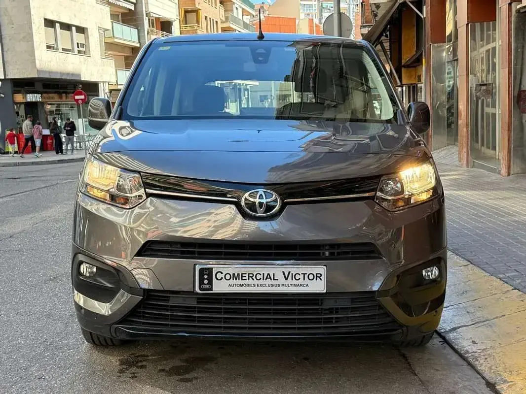 Usado Toyota Proace Active 131 CV (96 kW) 2020 Gris Monovolumen