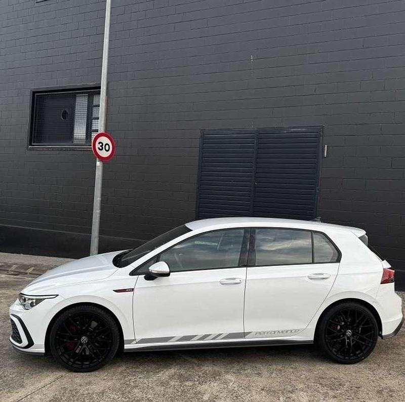 Usado VW Golf VIII GTI 245 CV (180 kW) 2024 Blanco Utilitario