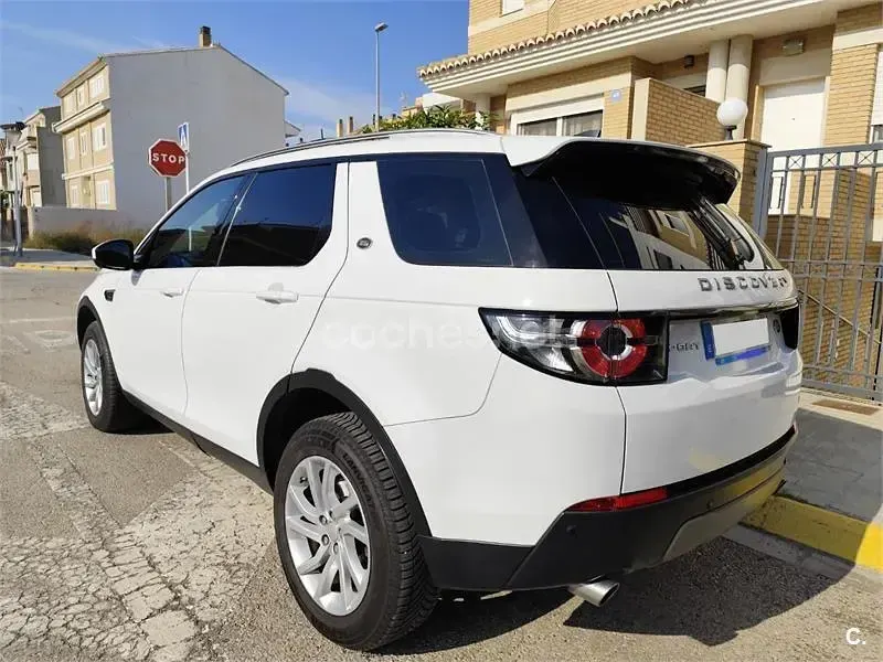 Usado Land Rover Discovery Sport HSE 180 CV (132 kW) 2017 Blanco SUV