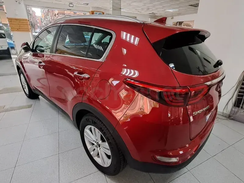 Usado Kia Sportage Plus 132 CV (97 kW) 2018 Rojo SUV