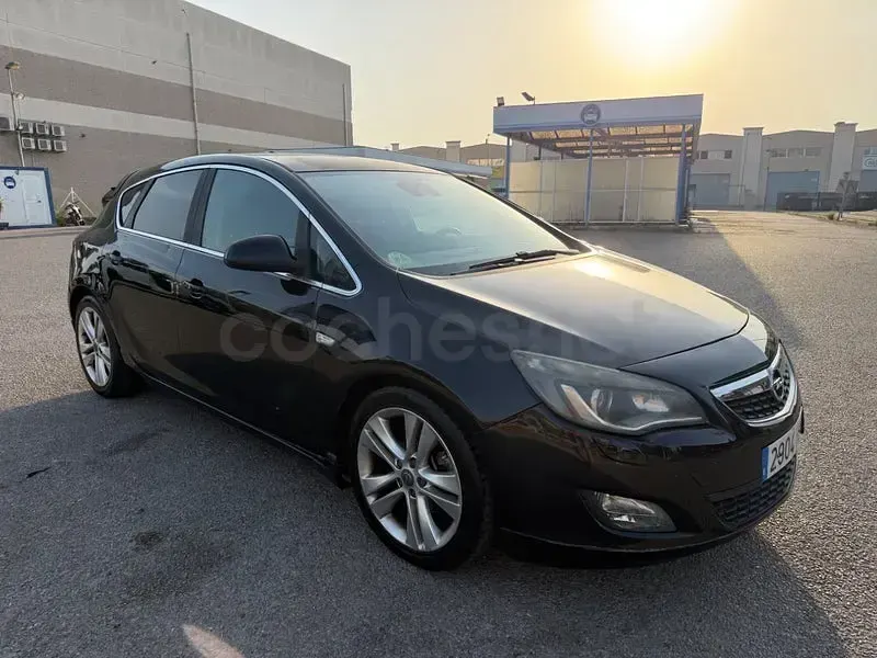 Usado Opel Astra Sport 160 CV (117 kW) 2011 Negro Berlina