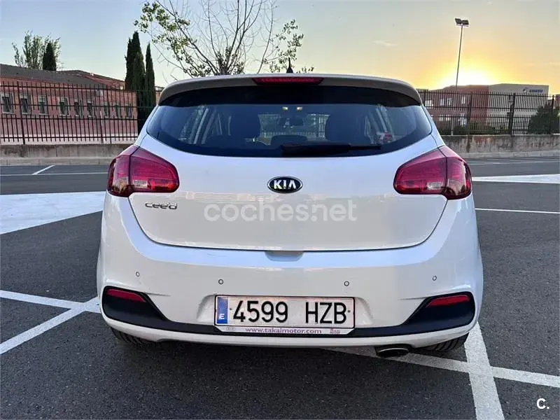 Usado Kia Ceed 100 CV (73 kW) 2014 Blanco Utilitario