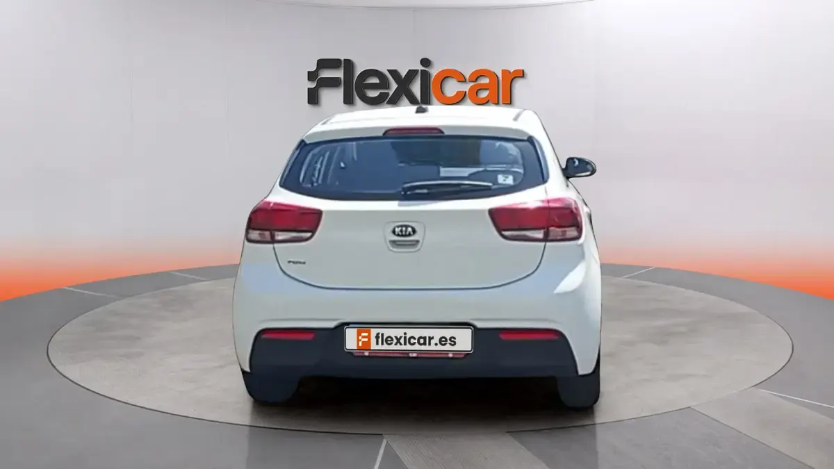 Usado Kia Rio 84 CV (61 kW) 2021 Blanco Berlina