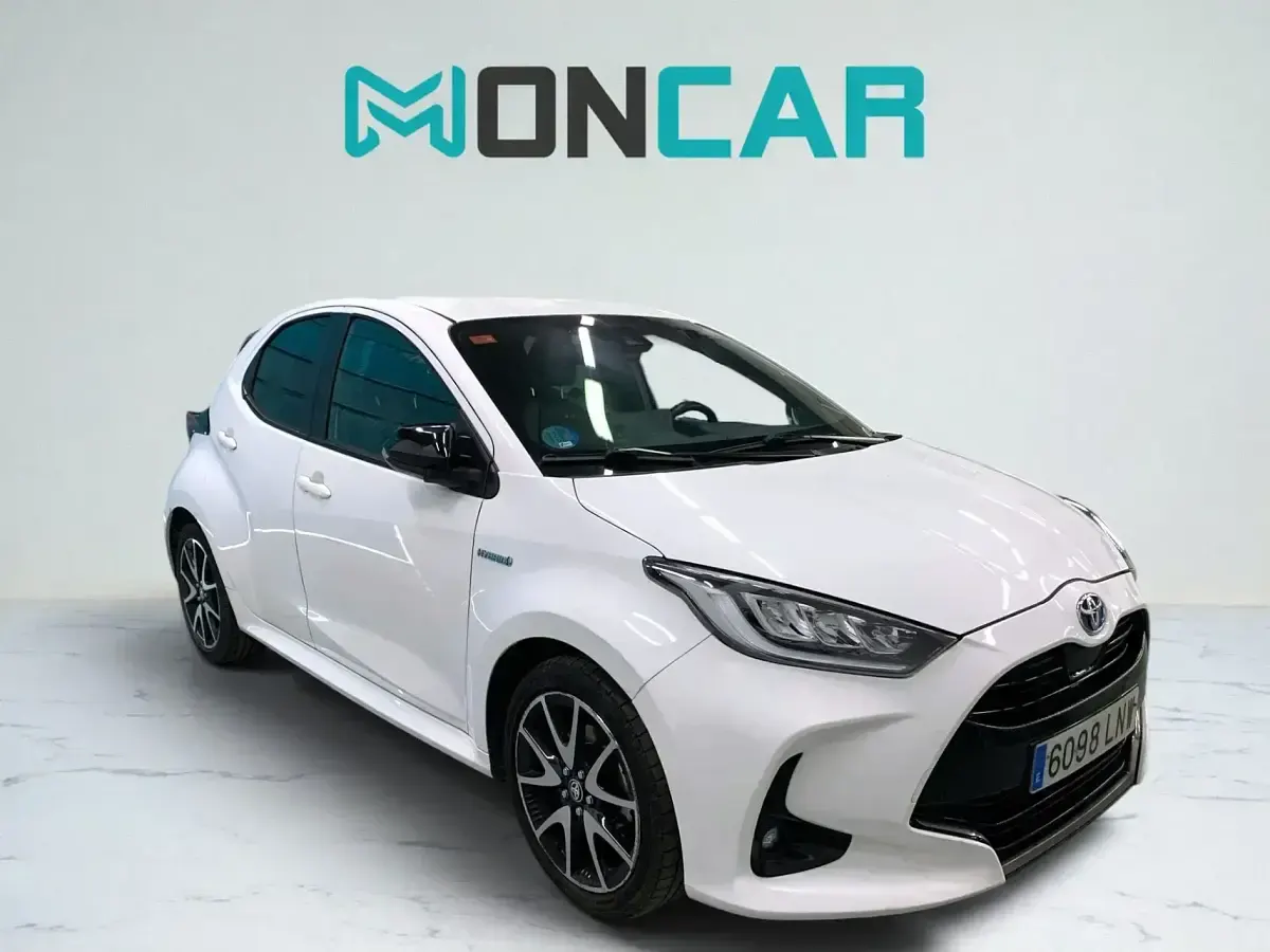 Usado Toyota Yaris Style 116 CV (85 kW) 2021 Blanco Utilitario