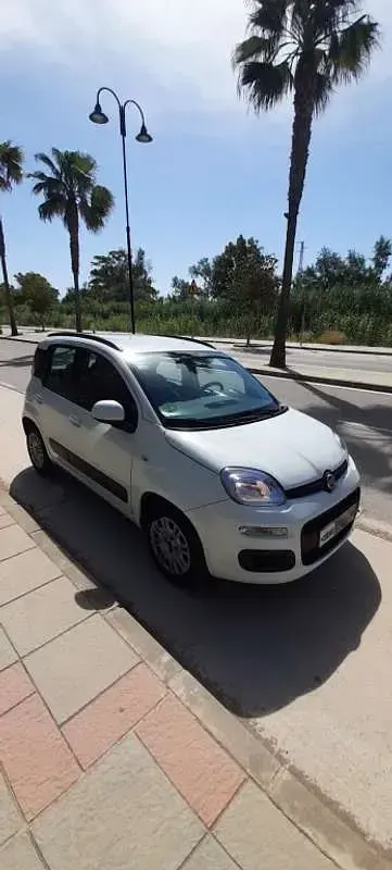 Usado Fiat Panda Lounge 69 CV (50 kW) 2015 Blanco Utilitario
