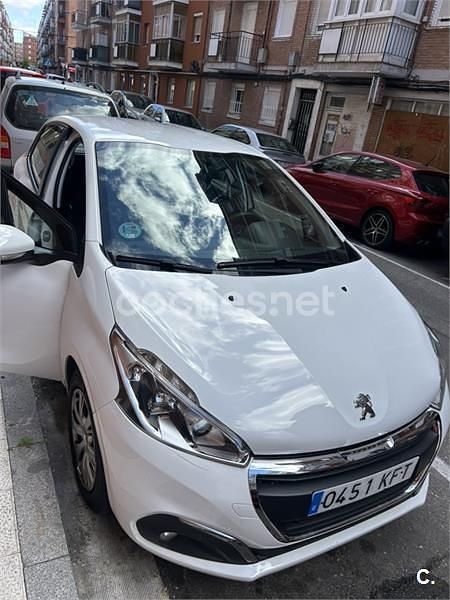 Usado Peugeot 208 Style 100 CV (73 kW) 2017 Blanco Utilitario