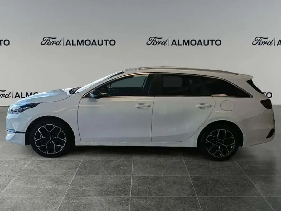 Usado Kia Ceed Style 101 CV (74 kW) 2025 Blanco Utilitario