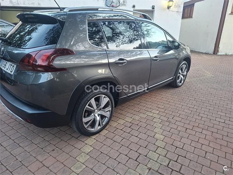 Usado Peugeot 2008 Allure 110 CV (80 kW) 2016 Gris / plata SUV