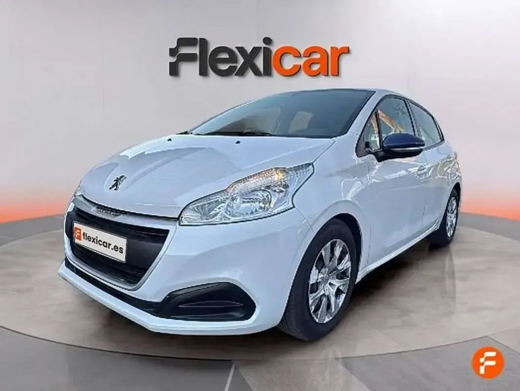 Usado Peugeot 208 Active 101 CV (74 kW) 2019 Blanco Utilitario