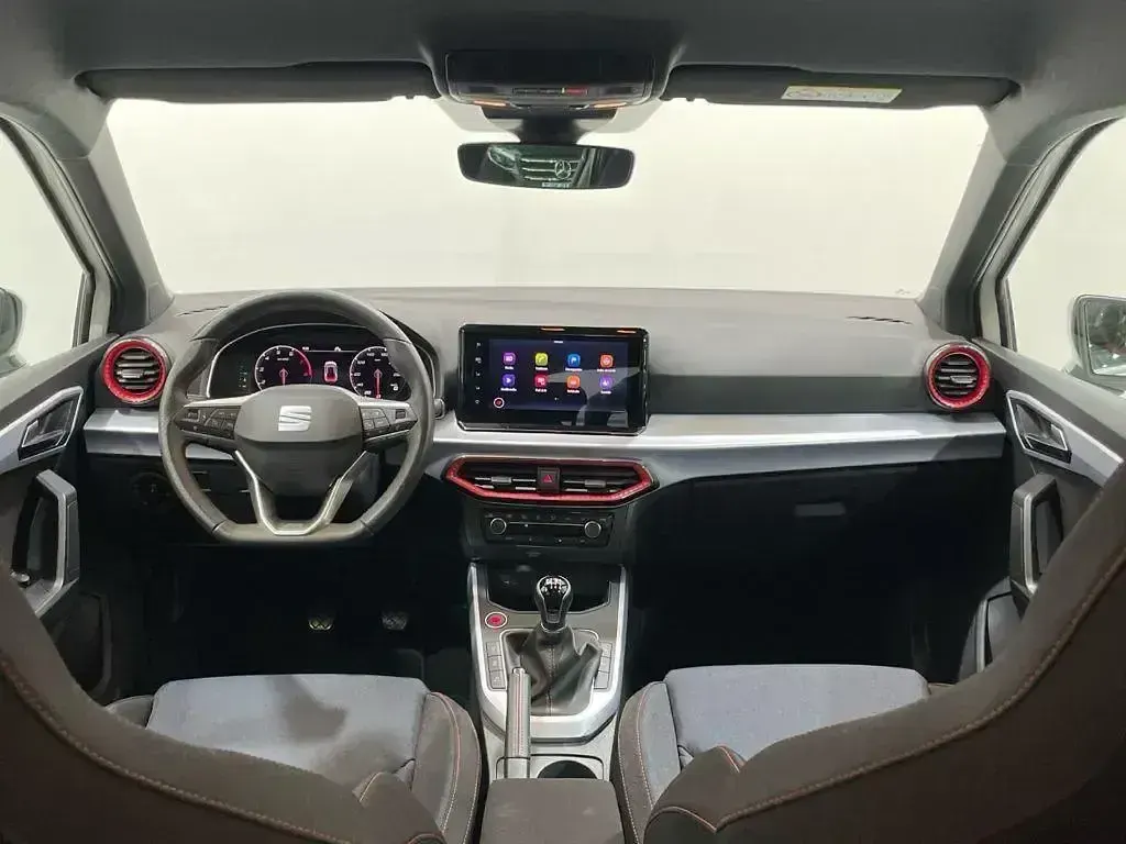Usado Seat Arona FR 115 CV (84 kW) 2025 Blanco SUV