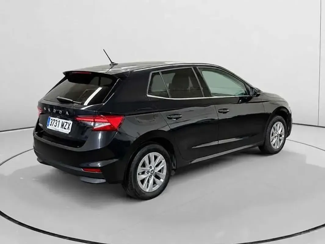 Usado Skoda Fabia Selection 95 CV (69 kW) 2025 Negro Utilitario