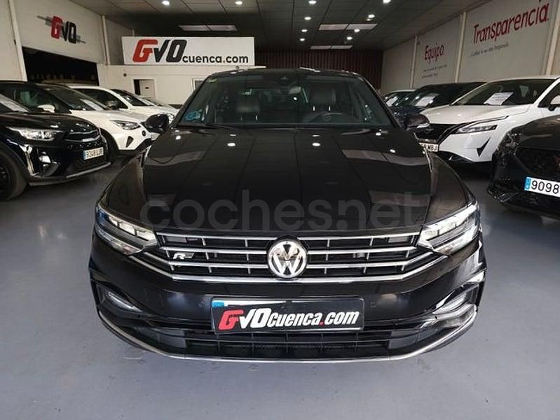 Usado VW Passat R-line 150 CV (110 kW) 2020 Negro Berlina