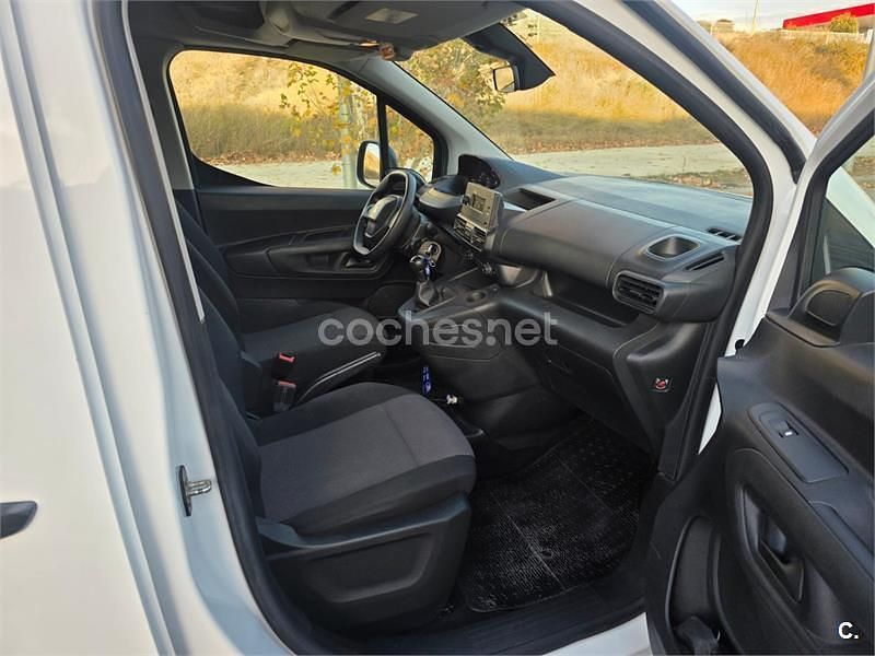 Usado Peugeot Rifter Access 100 CV (73 kW) 2019 Blanco Monovolumen