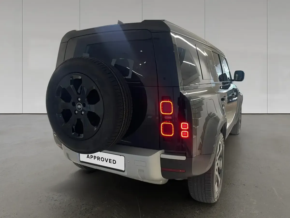 Käytetty Land Rover Defender S 249 HP (183 kW) 2025 Musta Katumaasturi