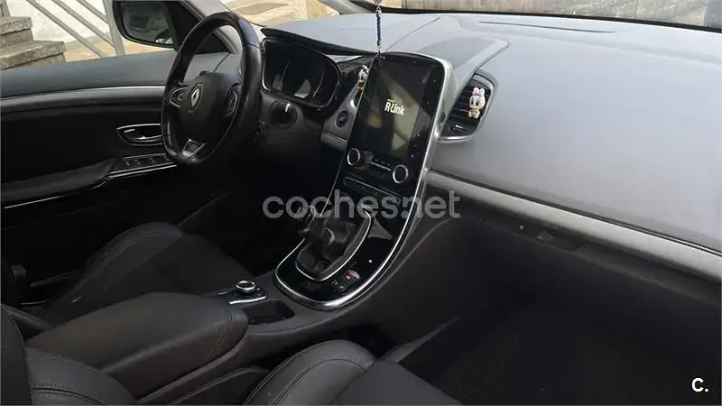 Usado Renault Espace Zen 130 CV (95 kW) 2018 Negro Monovolumen