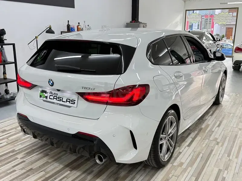 Używany BMW 118 Shadowline 150 KM (110 kW) 2025 Biały Hatchback