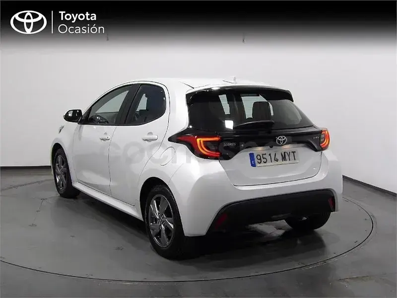 Usado Toyota Yaris Hybrid Active 116 CV (85 kW) 2025 Blanco Berlina