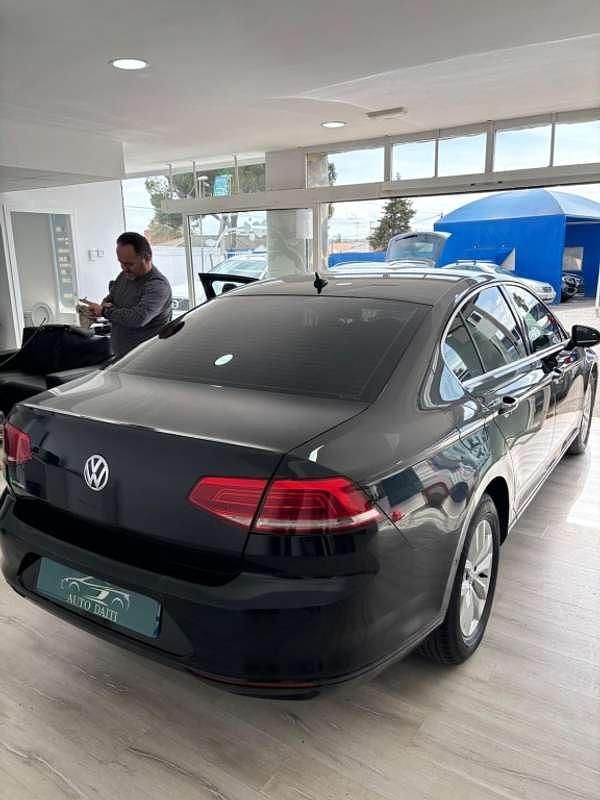 Usado VW Passat Advance 120 CV (88 kW) 2018 Negro Berlina