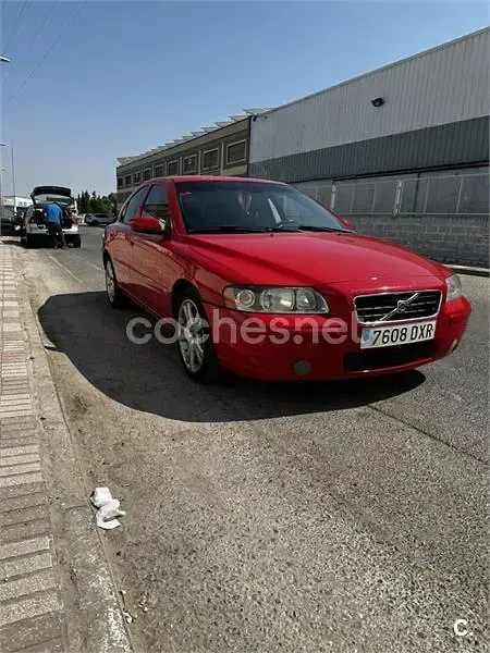 Usado Volvo S60 Momentum 130 CV (95 kW) 2006 Rojo Berlina
