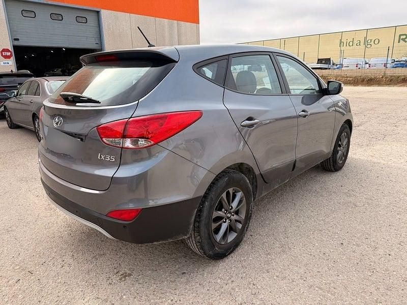 Usado Hyundai ix35 135 CV (99 kW) 2015 Gris / plata SUV