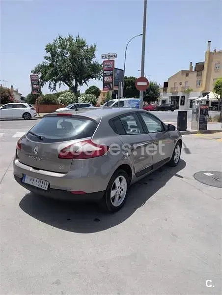Usado Renault Mégane 105 CV (77 kW) 2010 Marrón Berlina