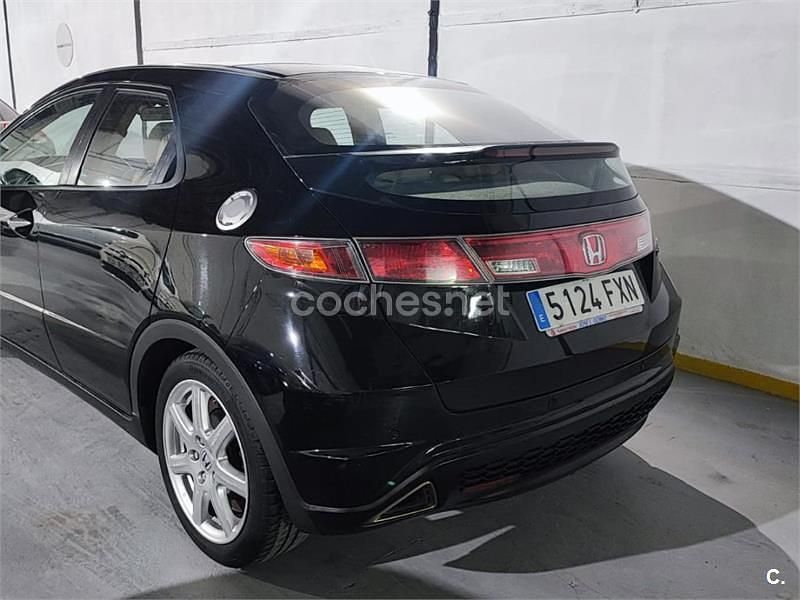 Usado Honda Civic Executive 140 CV (102 kW) 2007 Negro Berlina