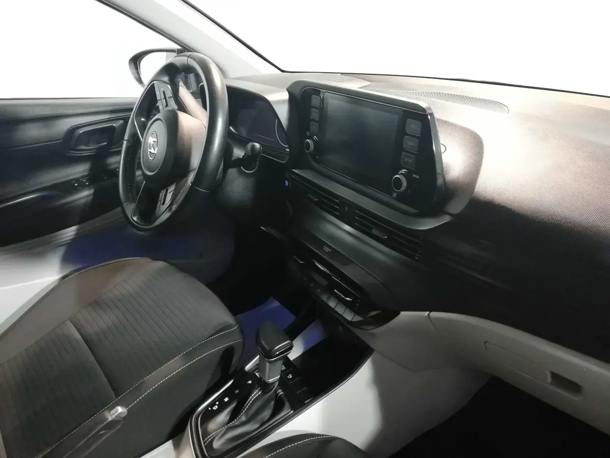 Usado Hyundai i20 100 CV (73 kW) 2021 Azul Utilitario