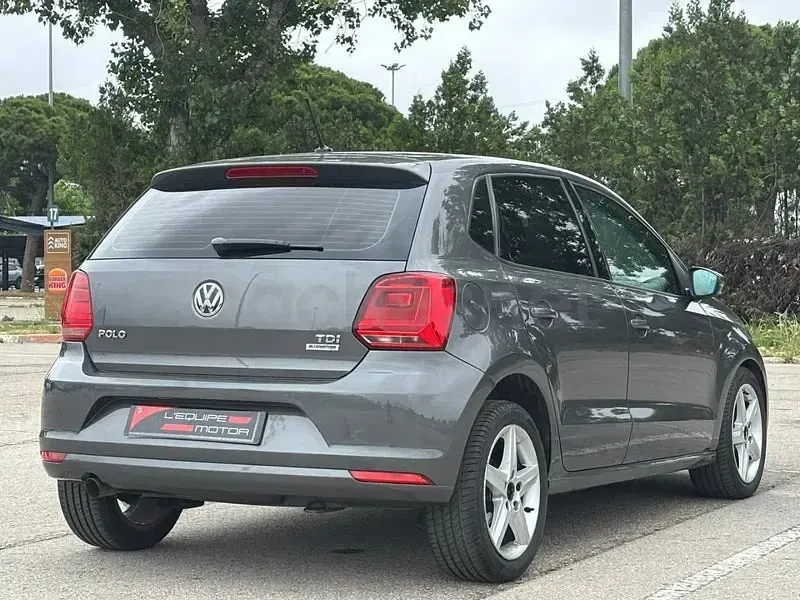 Usado VW Polo Advance 90 CV (66 kW) 2016 Gris / plata Berlina