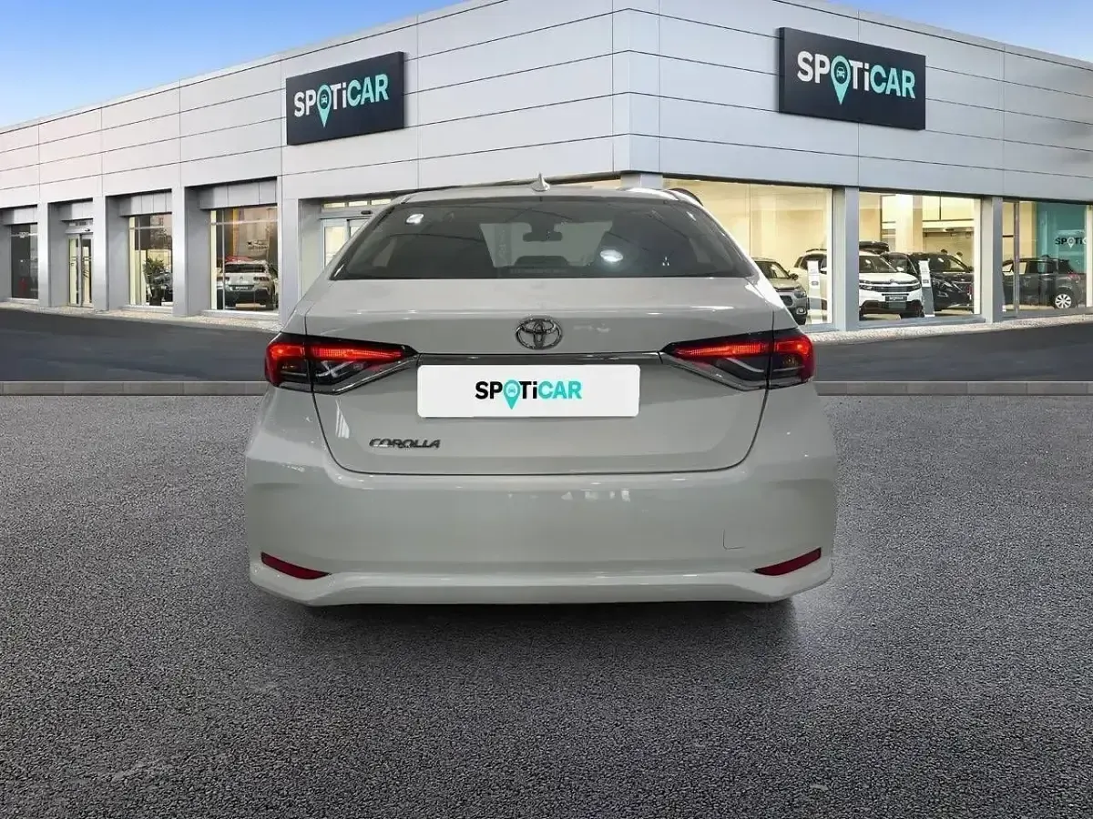 Begagnad Toyota Corolla Active 140 HK (102 kW) 2022 Vit