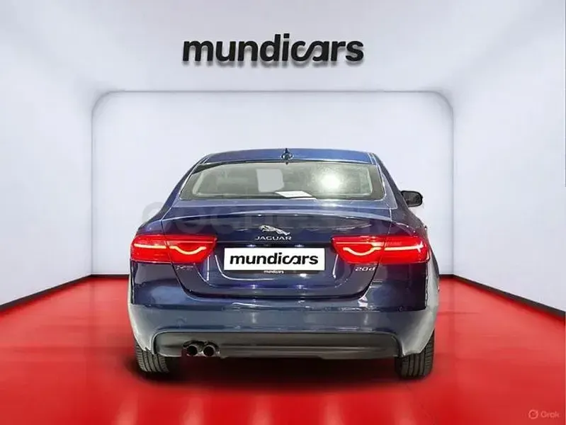 Usado Jaguar XE Pure 181 HP (133 kW) 2015 Azul Sedan