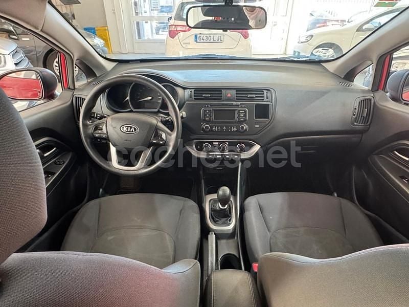 Usado Kia Rio 90 CV (66 kW) 2012 Rojo Berlina