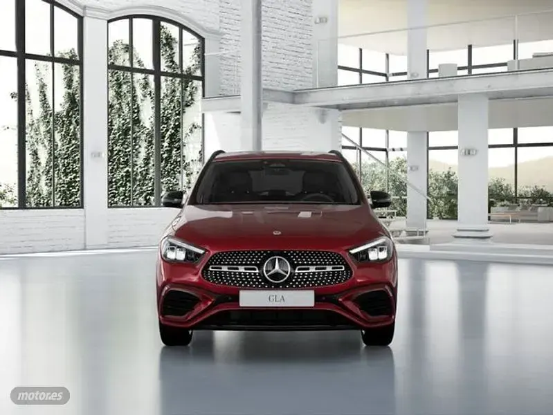 Usado Mercedes GLA200 150 CV (110 kW) 2025 Rojo SUV