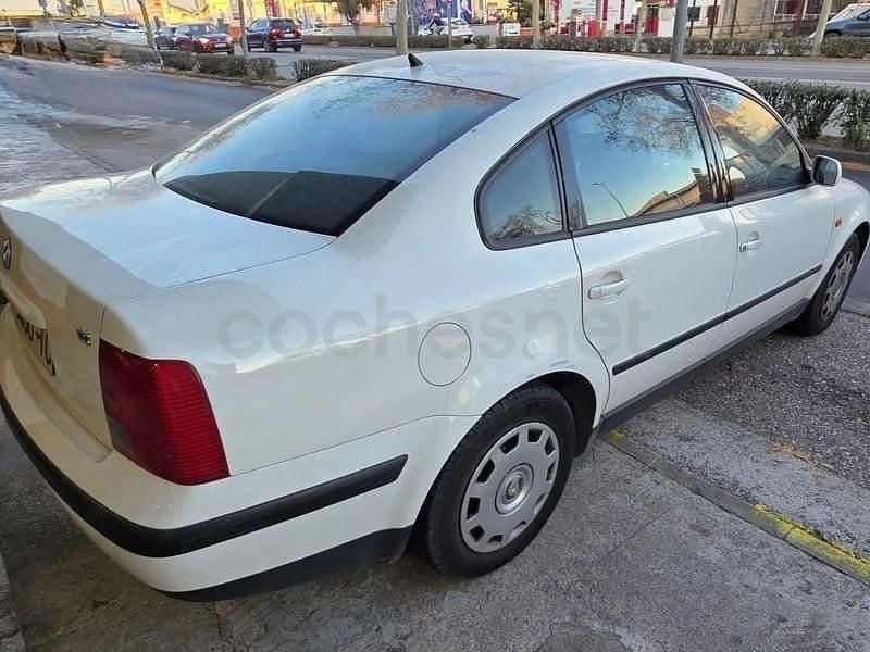 Usado VW Passat Comfortline 125 CV (91 kW) 1997 Blanco Berlina