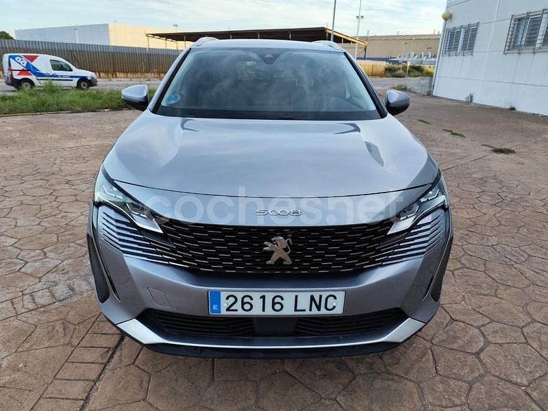 Usado Peugeot 5008 Allure 130 CV (95 kW) 2021 Gris / plata Monovolumen