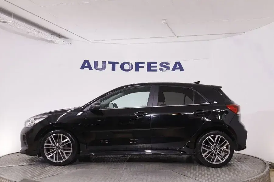 Usado Kia Rio GT-Line 120 CV (88 kW) 2020 Negro