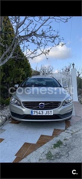 Usado Volvo V60 Momentum 136 CV (100 kW) 2016 Beige Familiar