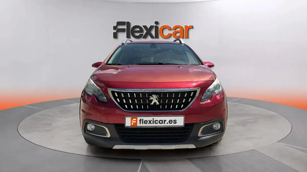 Usado Peugeot 2008 Allure 120 CV (88 kW) 2019 Rojo SUV