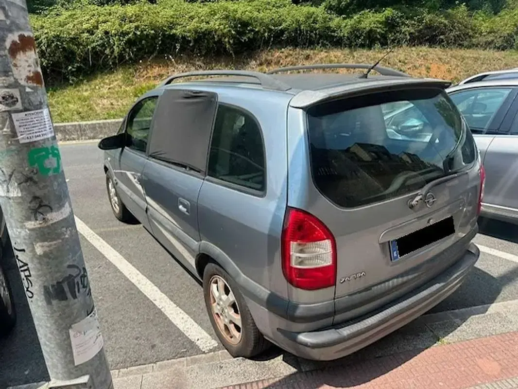 Usado Opel Zafira Elegance 99 CV (72 kW) 2003 Gris Monovolumen