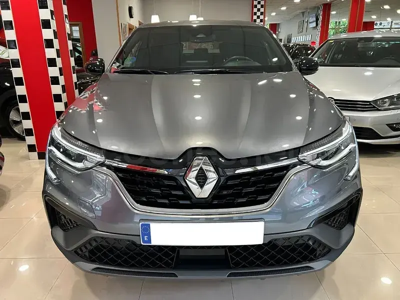 Usado Renault Arkana RS Line 140 CV (102 kW) 2023 Gris / plata SUV
