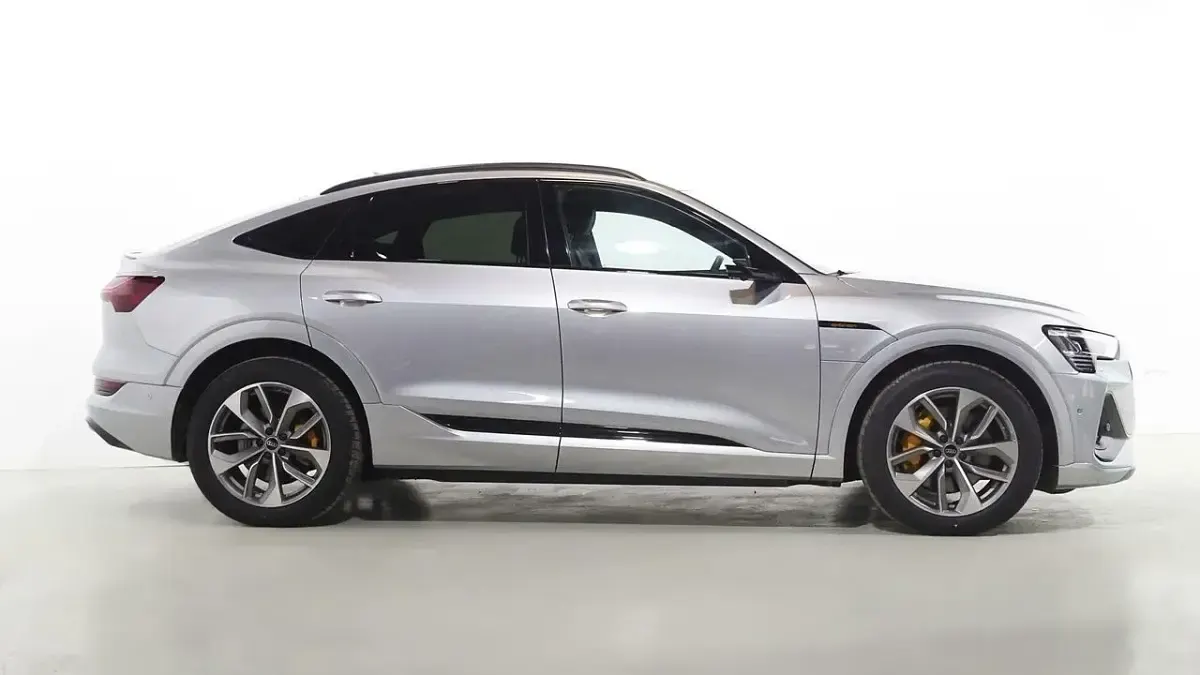 Usado Audi e-tron S-line plus 300 kW (408 CV) 2022 Gris SUV