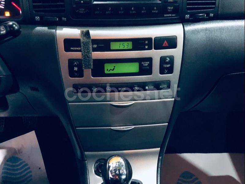 Usado Toyota Corolla Luna 90 CV (66 kW) 2006 Beige Berlina