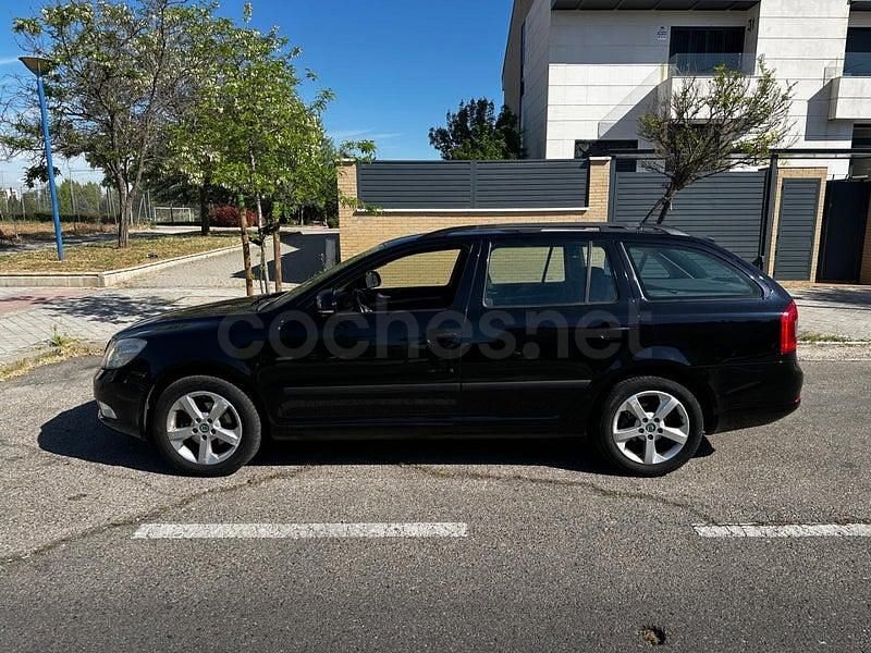 Occasion Skoda Octavia Ambition 105 ch (77 kW) 2013 Noir Break