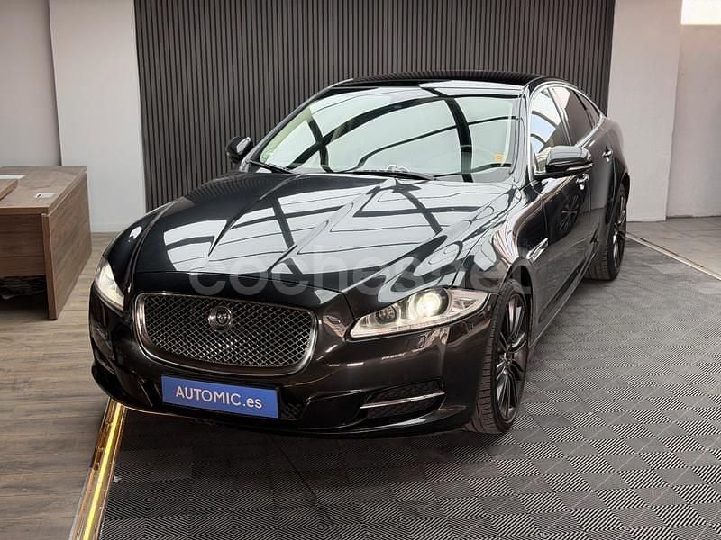 Usado Jaguar XJ Portfolio 275 CV (202 kW) 2011 Gris / plata Berlina