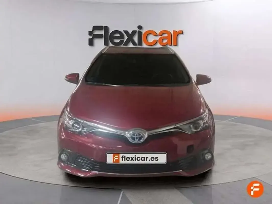 Usado Toyota Auris Hybrid Active 136 CV (100 kW) 2018 Rojo Utilitario