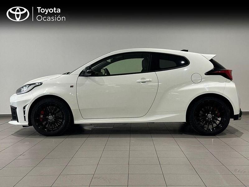 Usado Toyota Yaris 280 CV (205 kW) 2024 Blanco Berlina