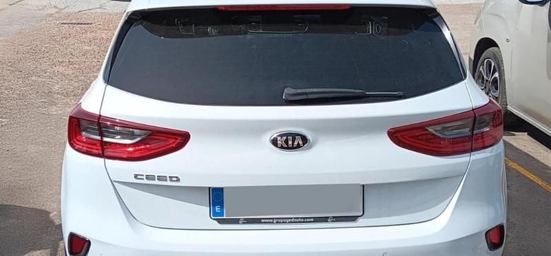 Usado Kia Ceed 120 CV (88 kW) 2019 Blanco Utilitario