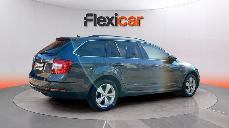 Usado Skoda Octavia Style 150 CV (110 kW) 2020 Gris Familiar