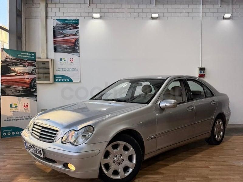 Usado Mercedes C220 Elegance 150 CV (110 kW) 2005 Gris / plata Familiar