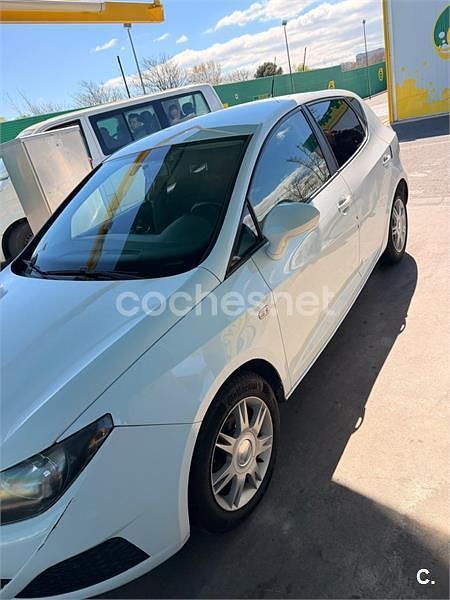 Usado Seat Ibiza Reference 75 CV (55 kW) 2011 Blanco Berlina